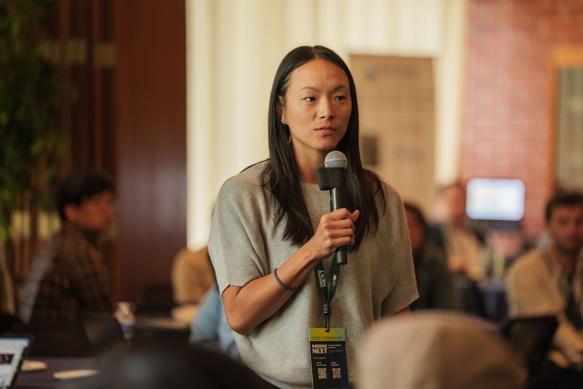 Judge in grey top asking a question during the pitch session